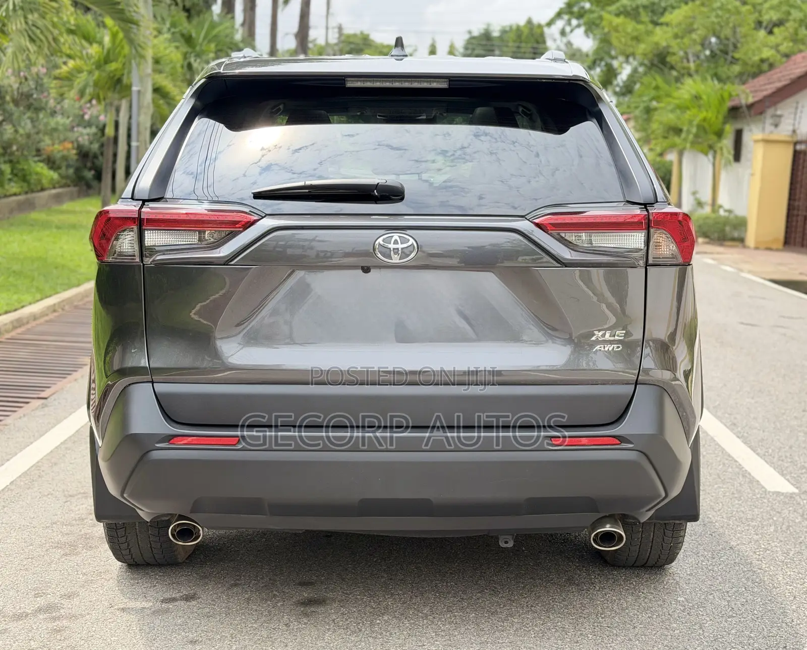 Toyota RAV4 XLE 2025 Gray