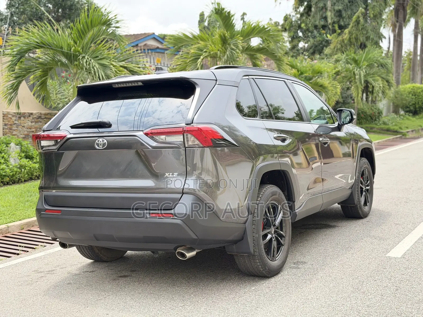 Toyota RAV4 XLE 2025 Gray