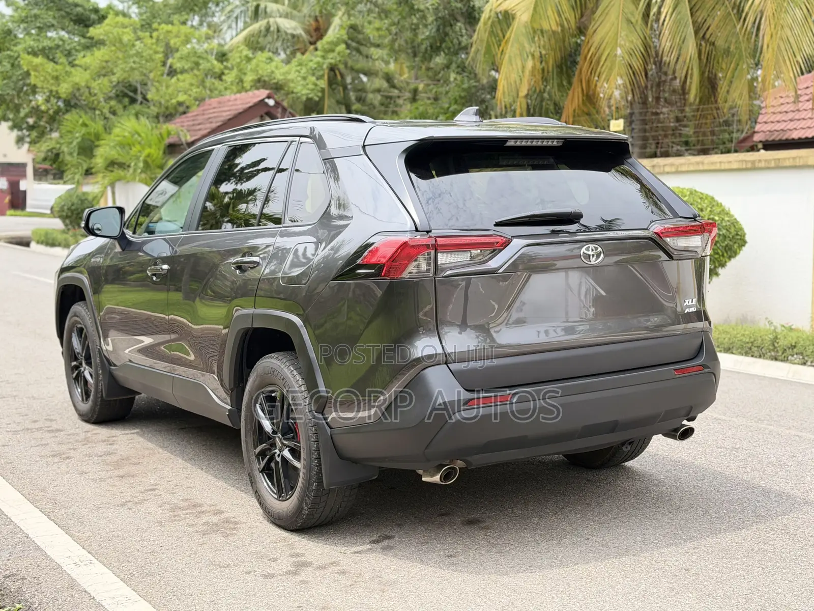 Toyota RAV4 XLE 2025 Gray