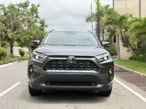 Toyota RAV4 XLE 2025 Gray