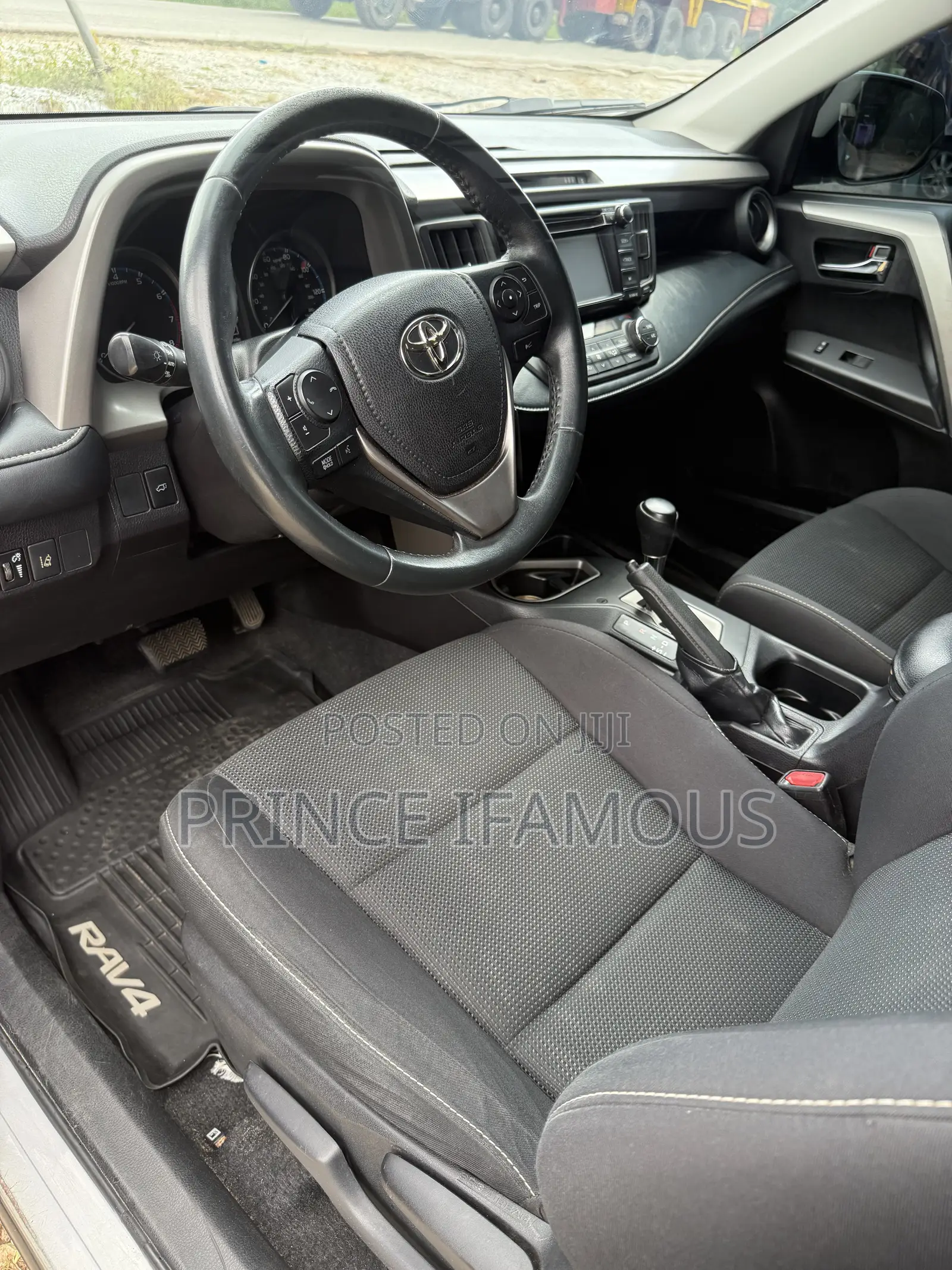 Toyota RAV4 XLE 4dr SUV (2.5L 4cyl 6A) 2018 Silver