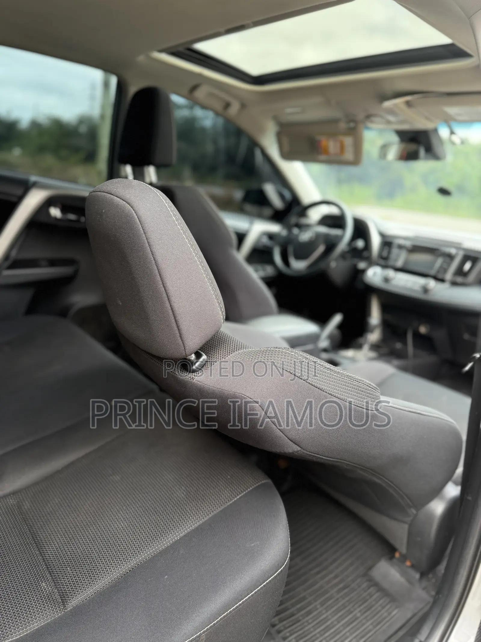 Toyota RAV4 XLE 4dr SUV (2.5L 4cyl 6A) 2018 Silver