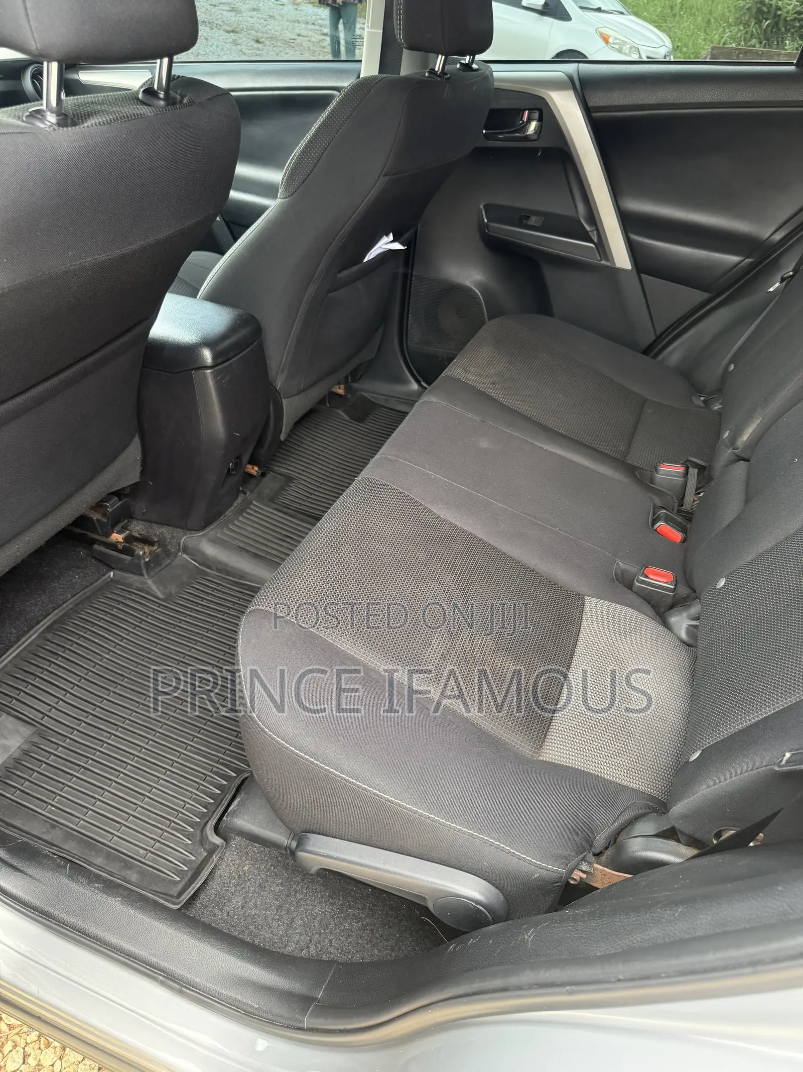 Toyota RAV4 XLE 4dr SUV (2.5L 4cyl 6A) 2018 Silver