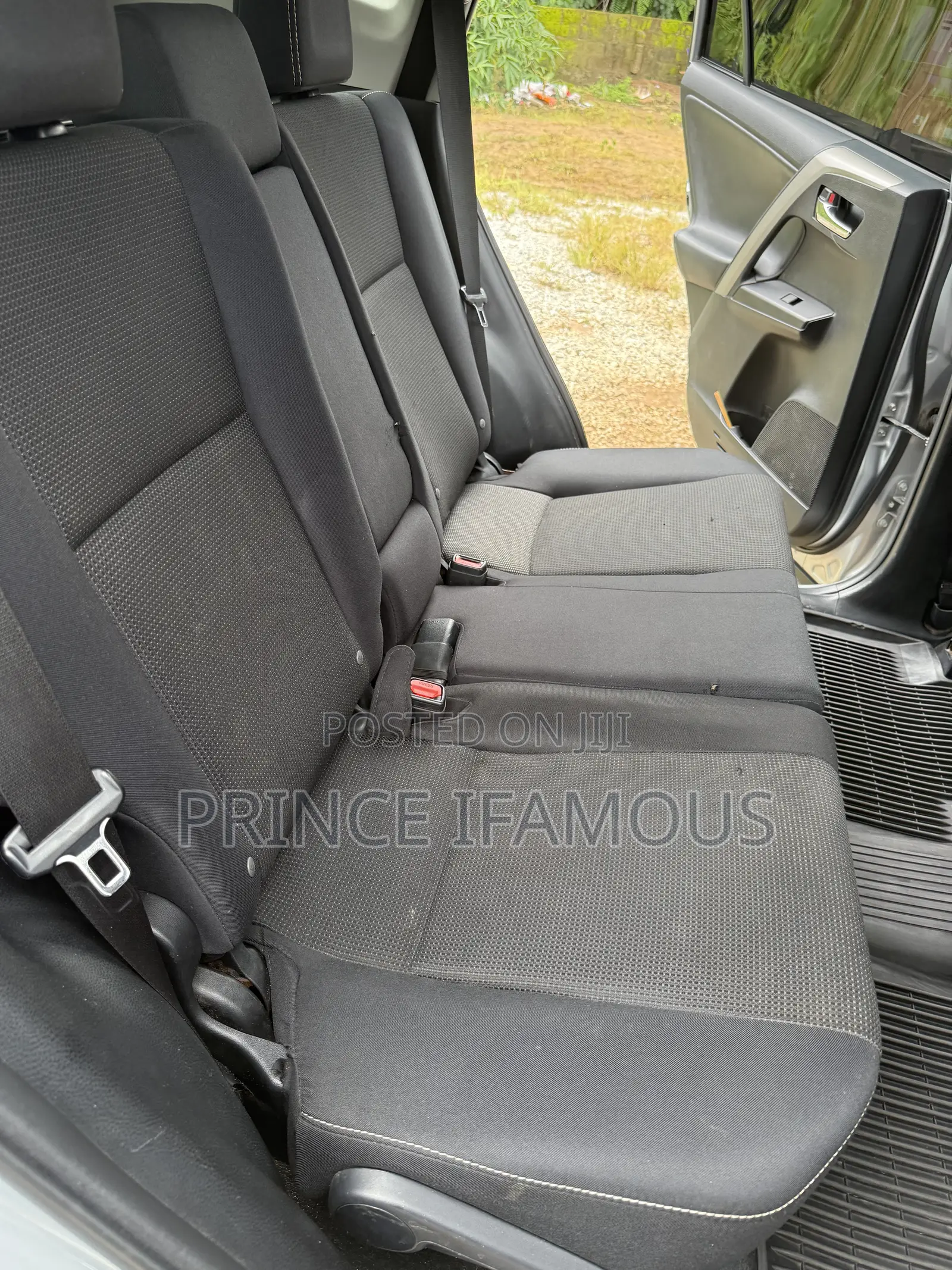 Toyota RAV4 XLE 4dr SUV (2.5L 4cyl 6A) 2018 Silver