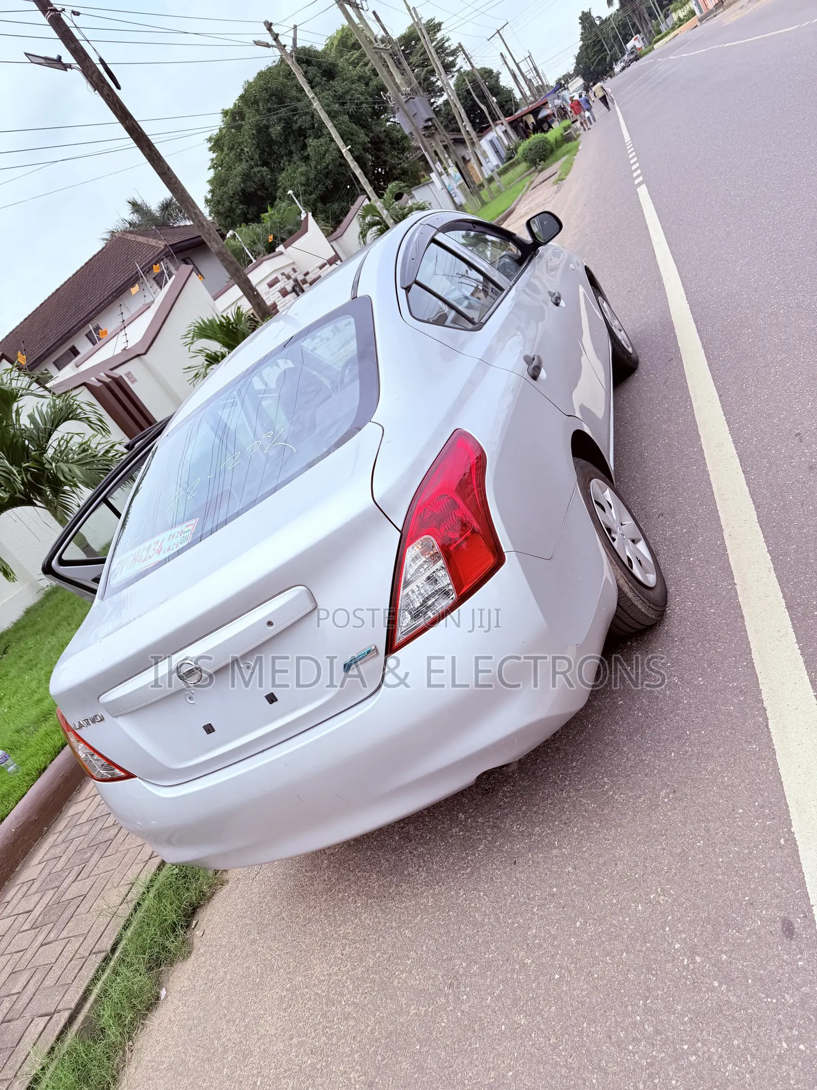 Nissan Latio 2014 Silver