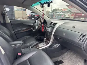 Toyota Corolla Altis 2011 Black