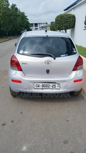 Toyota Vitz 1.3 AWD 5dr 2010 Gray