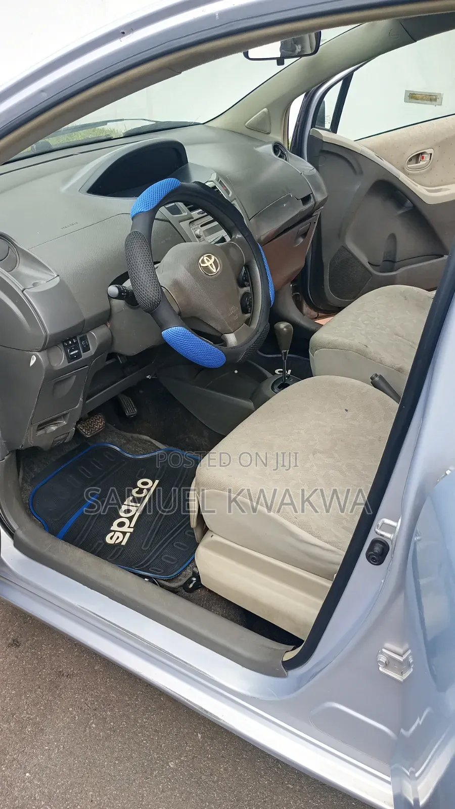 Toyota Vitz 1.3 AWD 5dr 2010 Gray