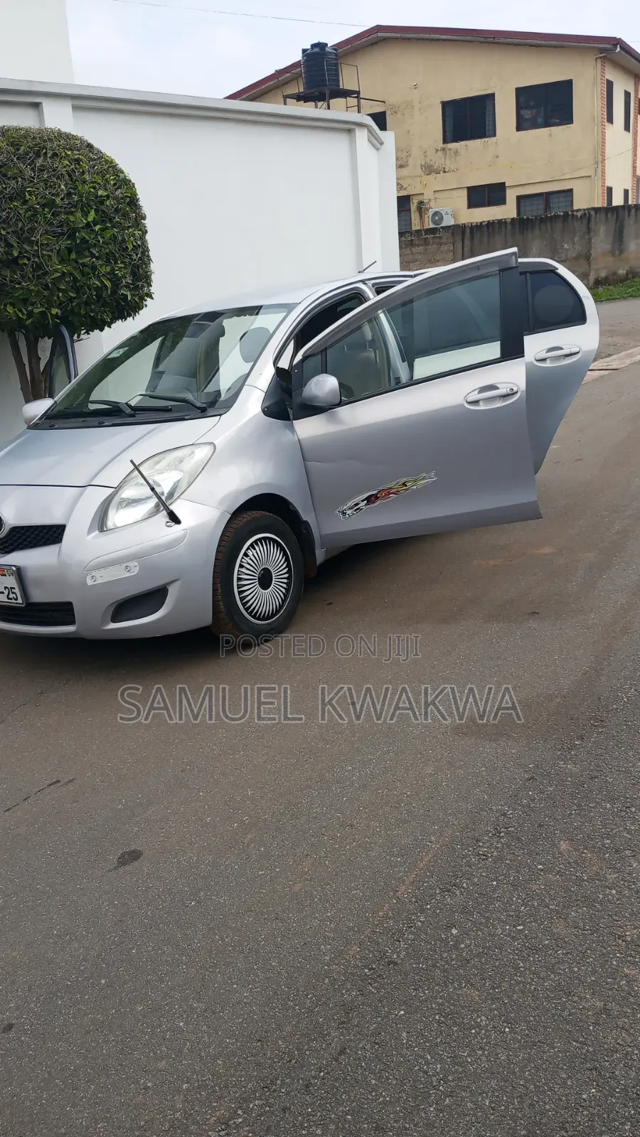 Toyota Vitz 1.3 AWD 5dr 2010 Gray