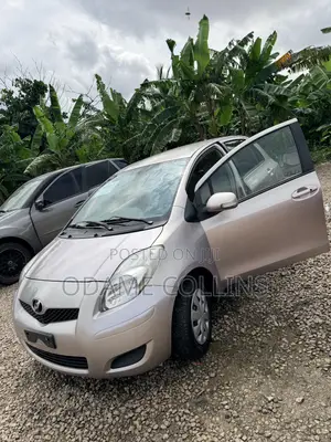 Toyota Vitz 1.3 FWD 3dr 2010 Silver