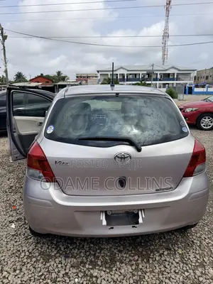 Toyota Vitz 1.3 FWD 3dr 2010 Silver