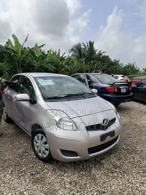Toyota Vitz 1.3 FWD 3dr 2010 Silver