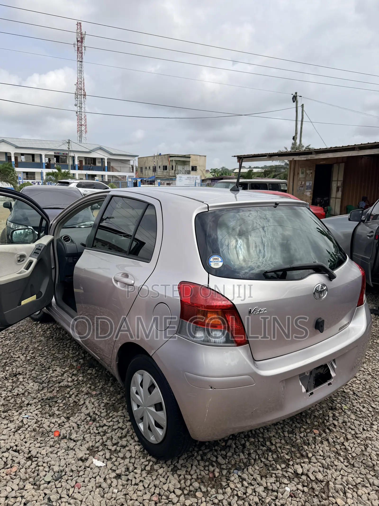 Toyota Vitz 1.3 FWD 3dr 2010 Silver