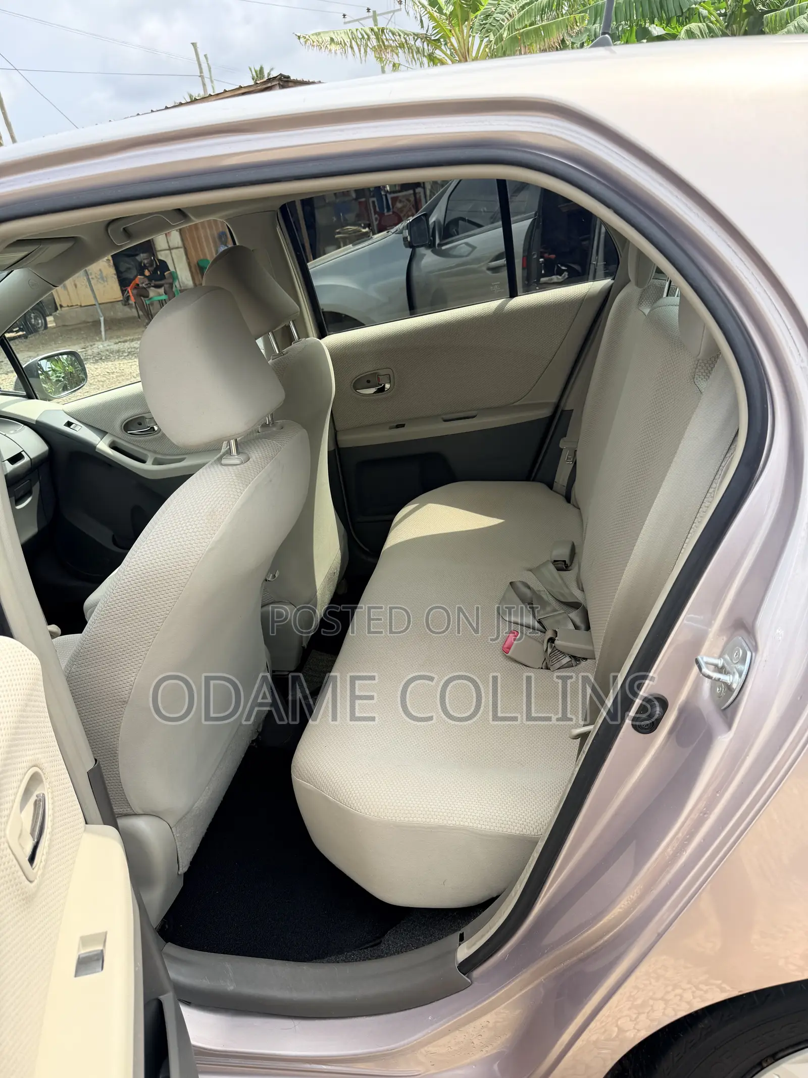 Toyota Vitz 1.3 FWD 3dr 2010 Silver