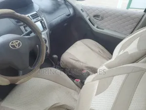 Toyota Vitz 1.3 AWD 3dr 2010 Silver