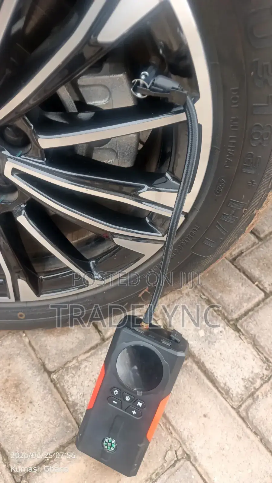 Emergency Car Kit: Car Battery Jumper, Tire Pumper