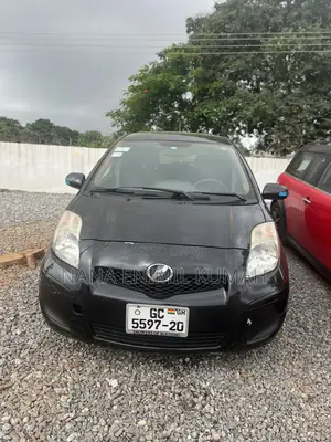 Toyota Vitz 2010 Black