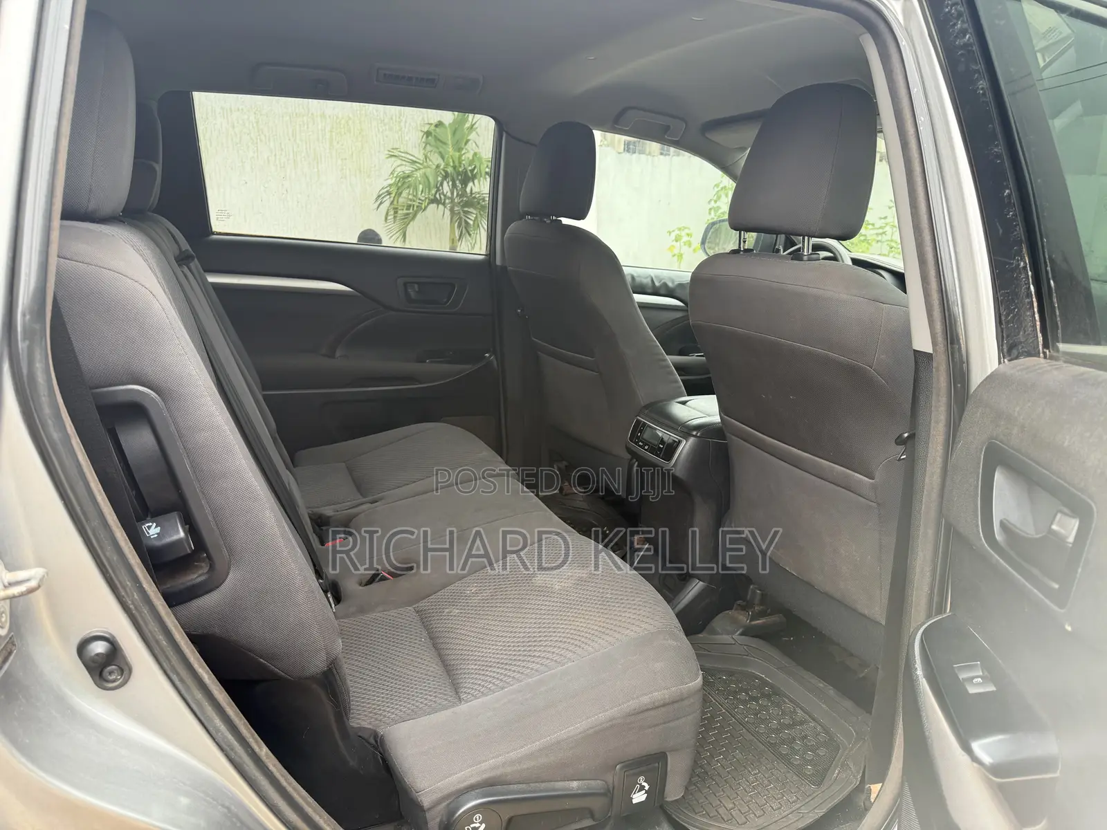 Toyota Highlander LE 4dr SUV AWD (3.5L 6cyl 6A) 2014 Silver