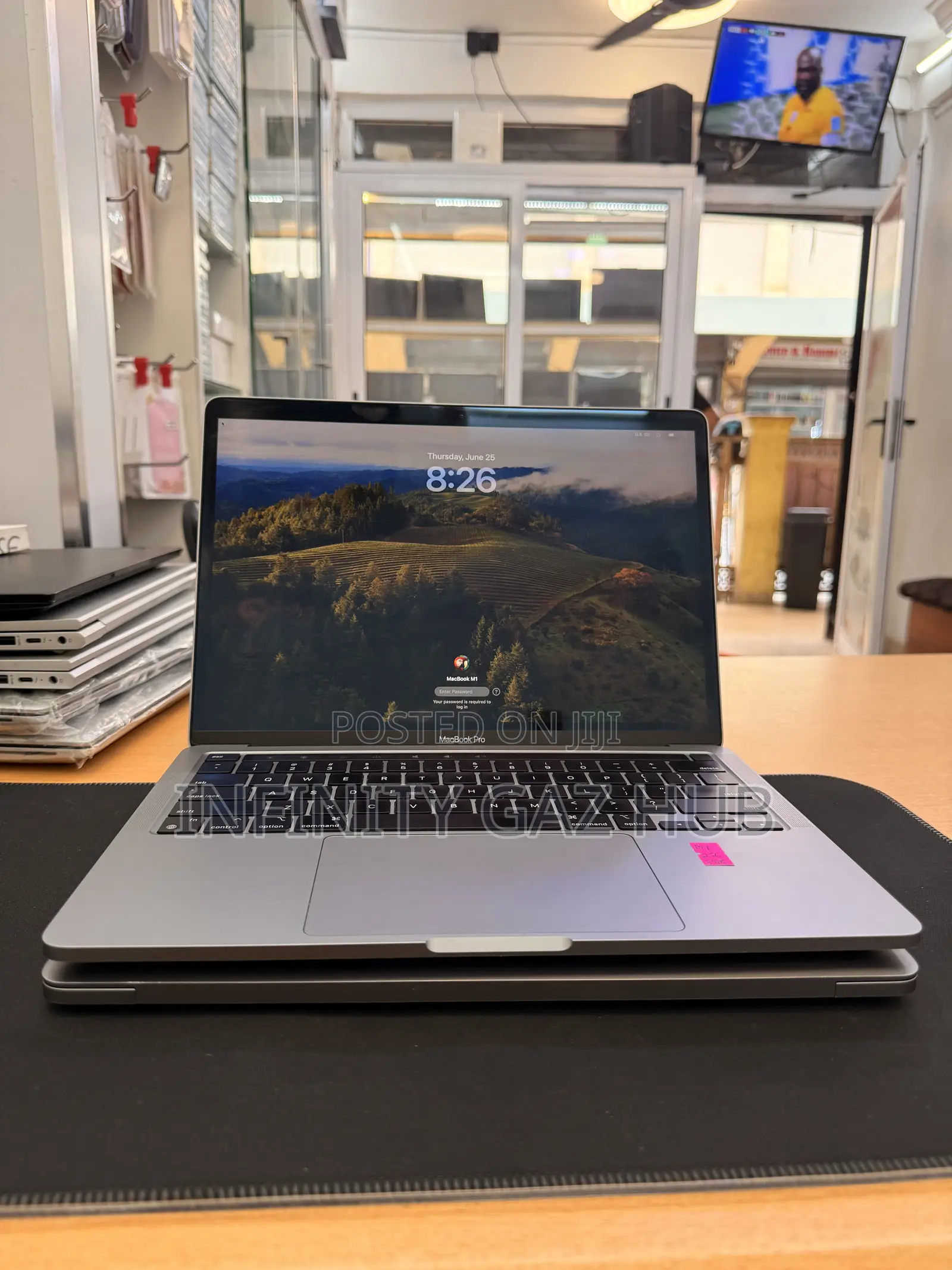 Laptop Apple MacBook Pro 2021 M1 8GB Apple M1 SSHD (Hybrid) 256GB