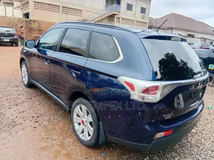 Mitsubishi Outlander 2.4 PHEV AWD 2013 Blue