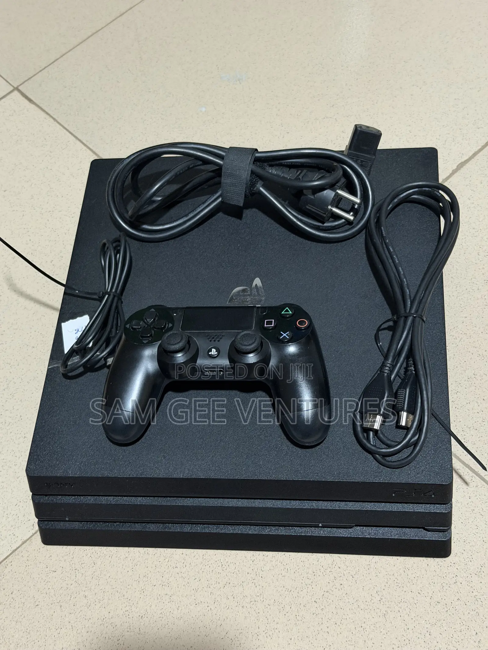 Ps4 Pro Edition Empty With One Controller