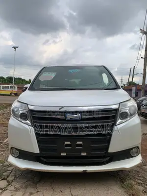 Toyota Voxy 2015 White