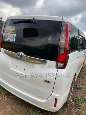 Toyota Voxy 2015 White