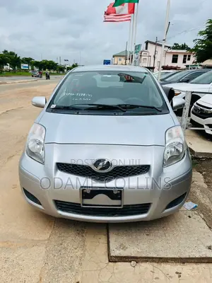 Toyota Vitz 1.3 FWD 5dr 2010 Silver