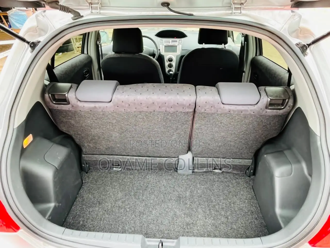 Toyota Vitz 1.3 FWD 5dr 2010 Silver