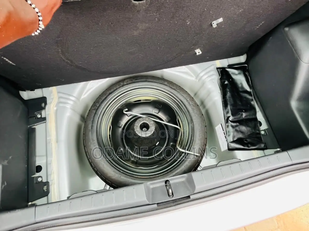Toyota Vitz 1.3 FWD 5dr 2010 Silver