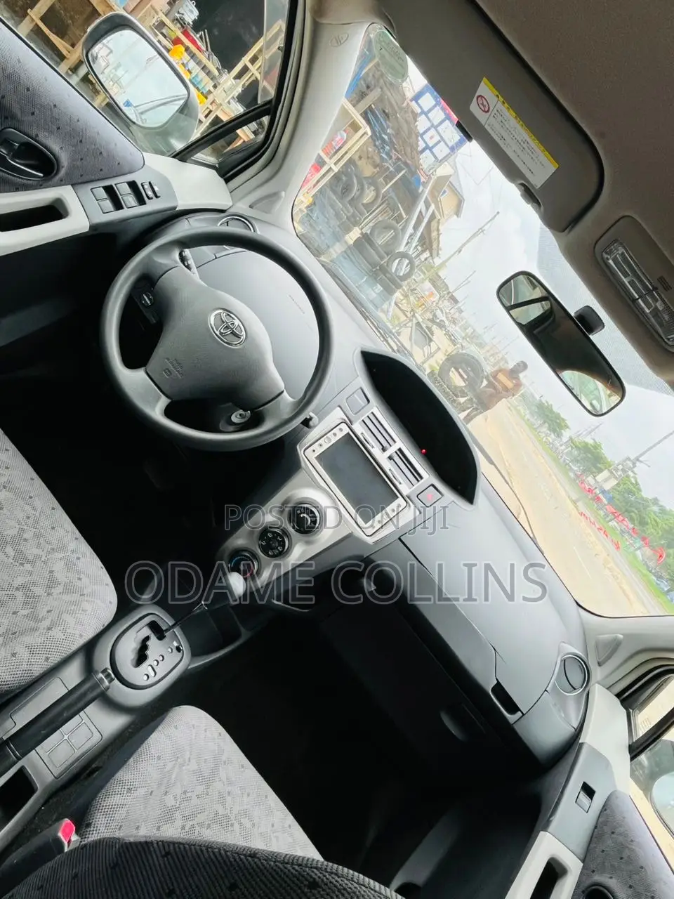 Toyota Vitz 1.3 FWD 5dr 2010 Silver