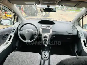 Toyota Vitz 1.3 FWD 5dr 2010 Silver
