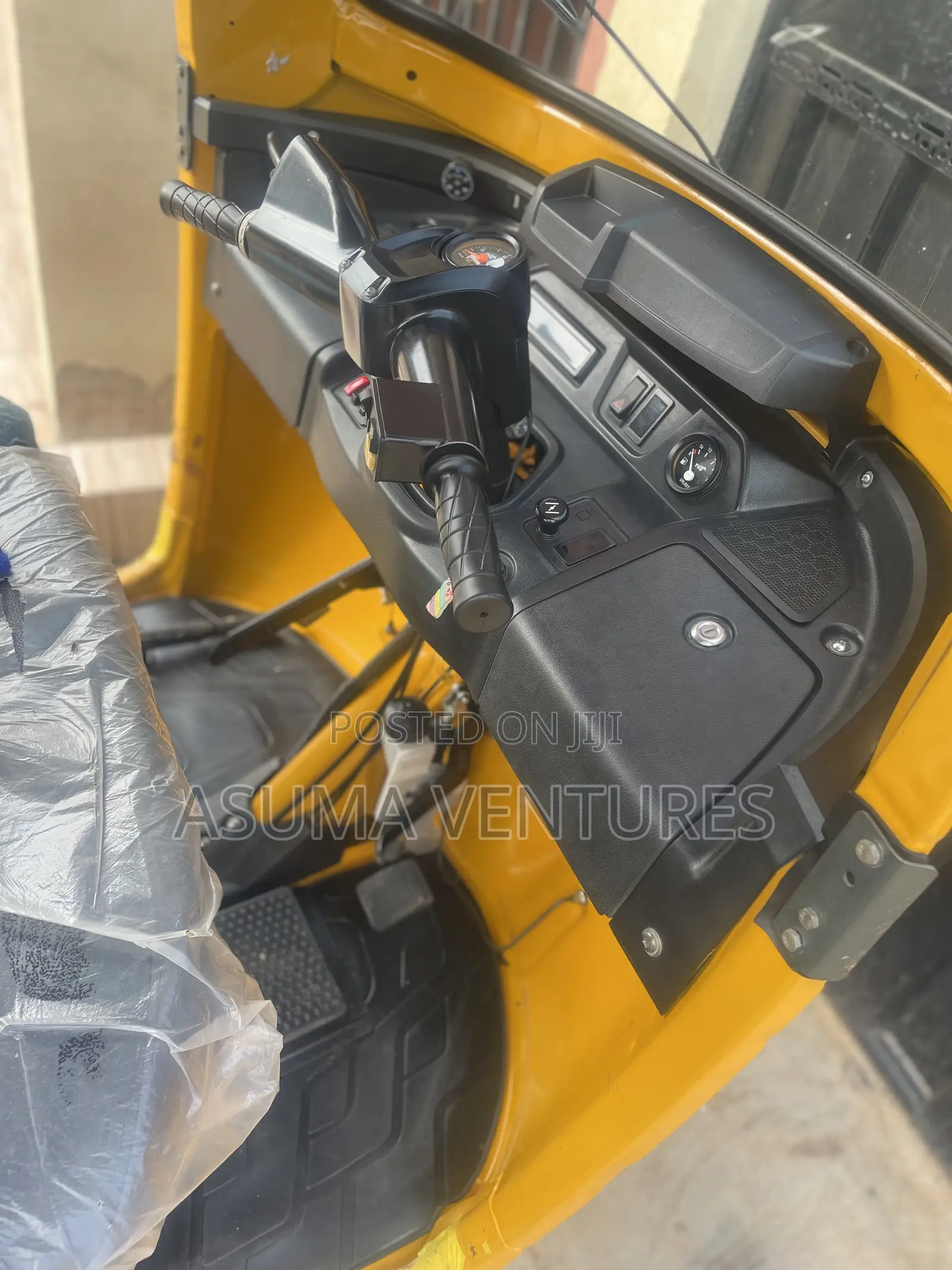 TVS HLX Plus ES 2025 Yellow