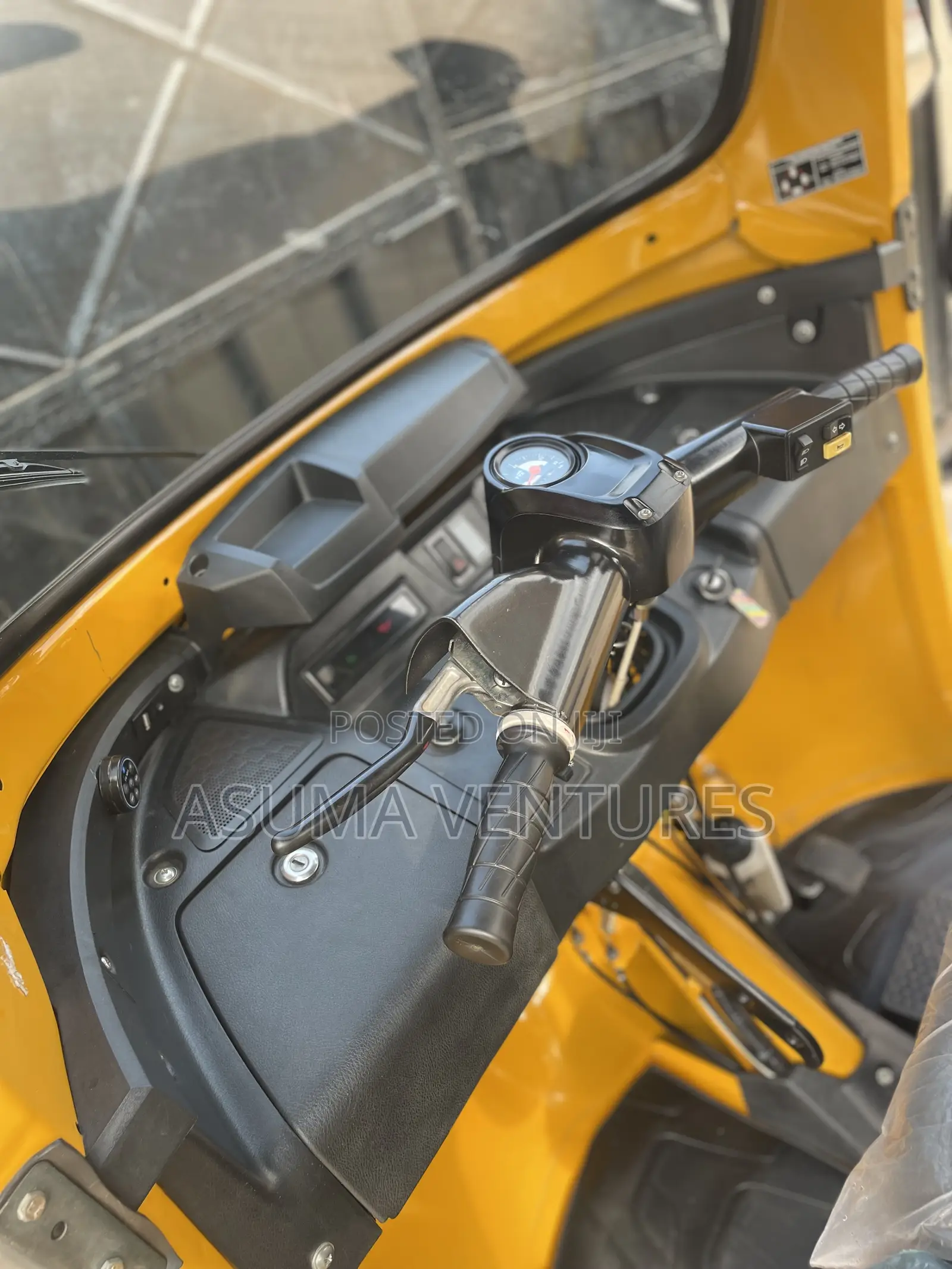 TVS HLX Plus ES 2025 Yellow