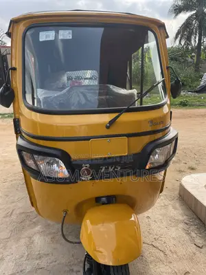 TVS HLX Plus ES 2025 Yellow