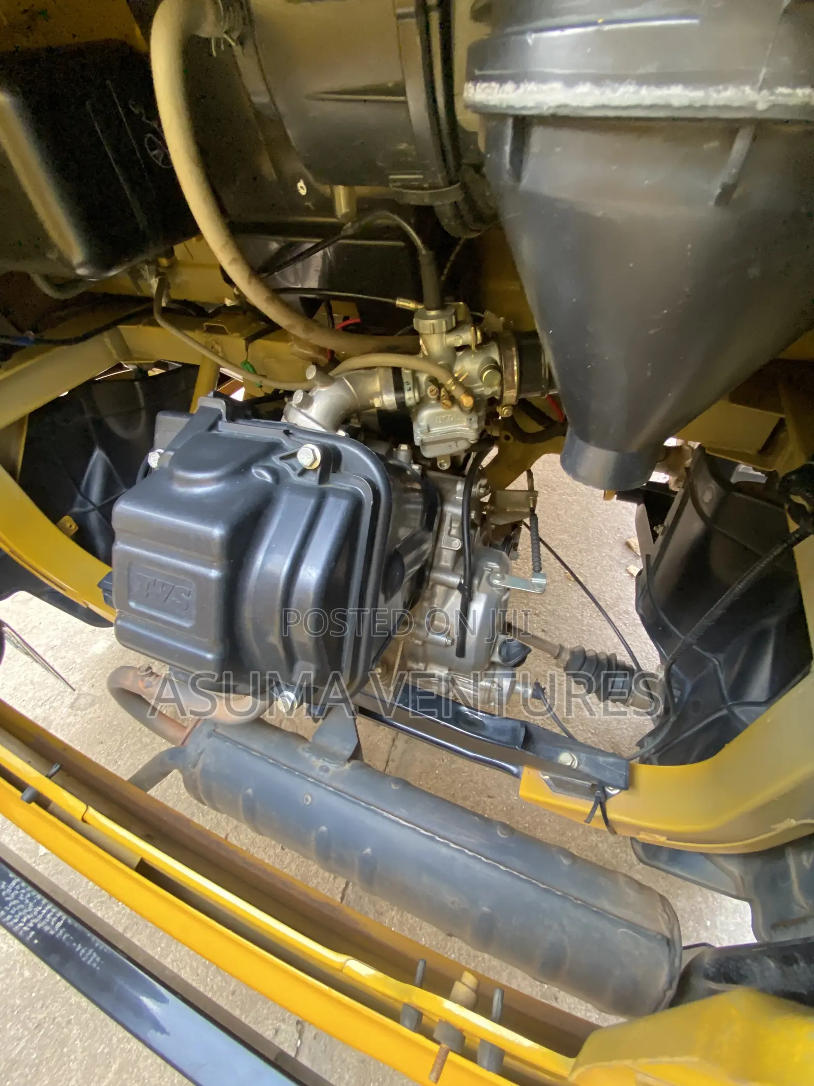 TVS HLX Plus ES 2025 Yellow