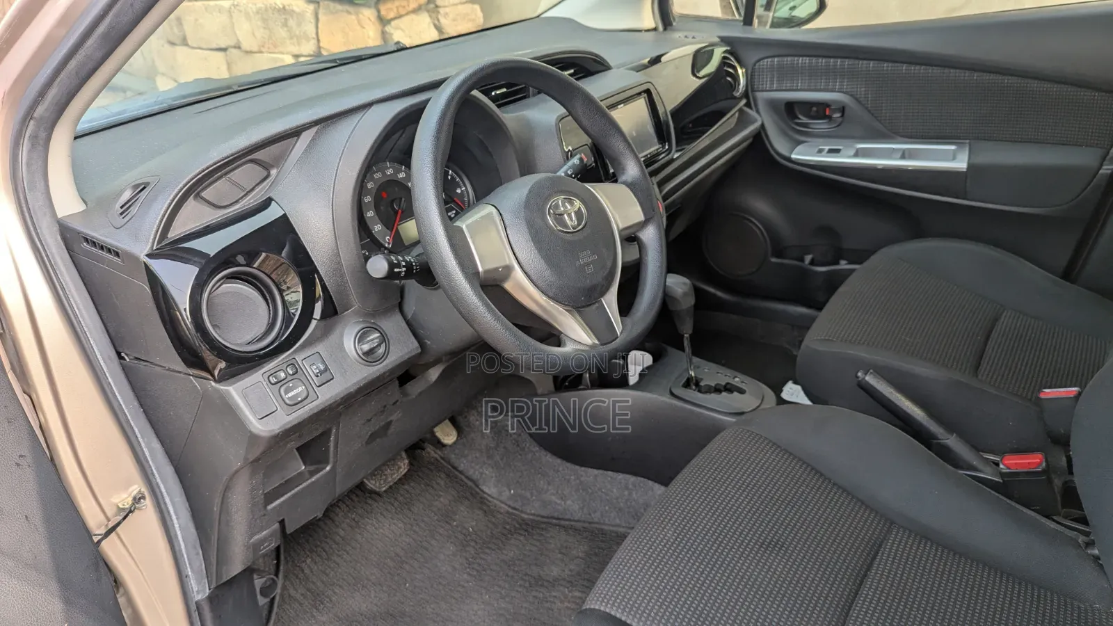 Toyota Vitz 1.3 AWD 5dr 2015 Beige