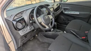 Toyota Vitz 1.3 AWD 5dr 2015 Beige