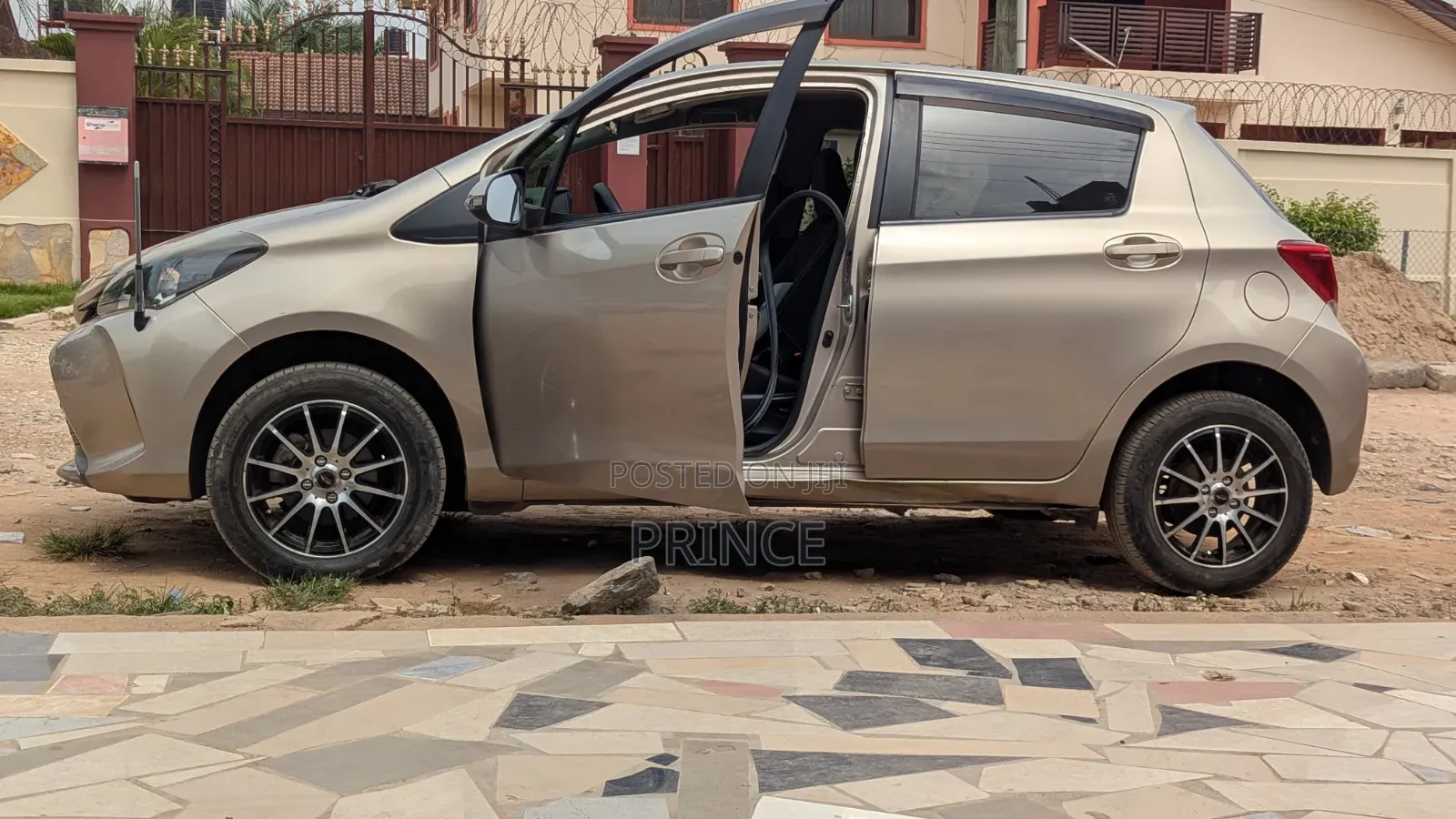 Toyota Vitz 1.3 AWD 5dr 2015 Beige