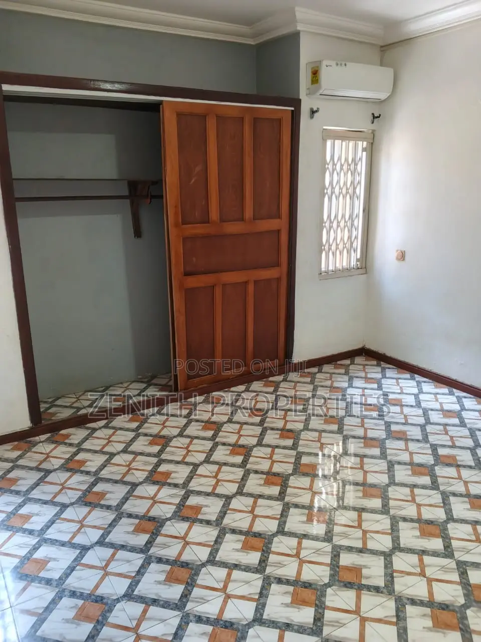 8bdrm House in Zenith Properties, West Hills Mall Area for rent