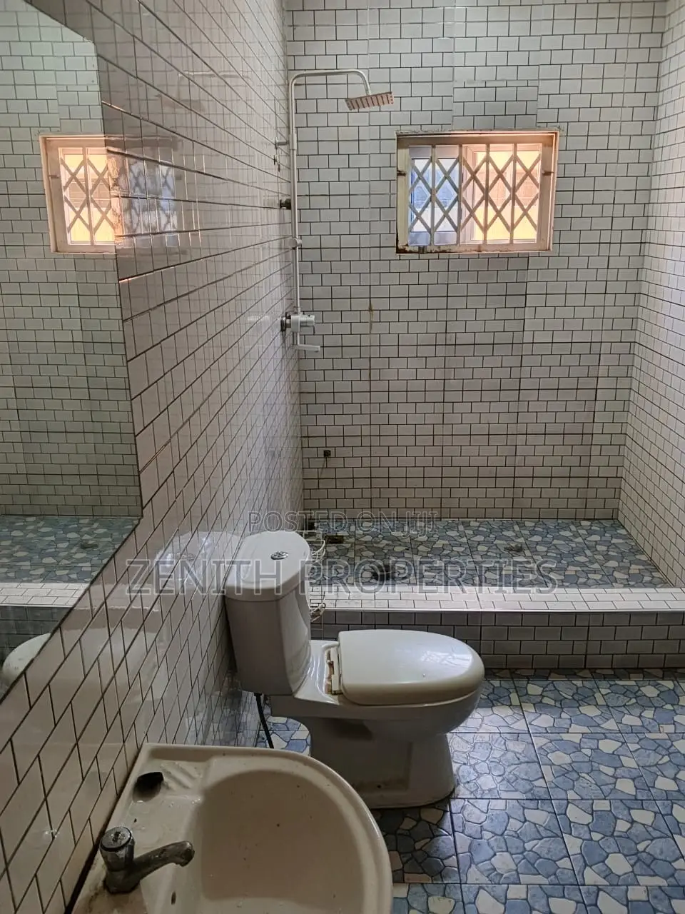 8bdrm House in Zenith Properties, West Hills Mall Area for rent