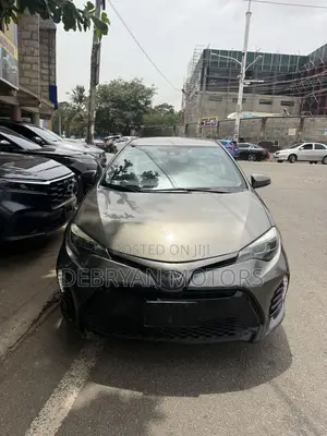 Toyota Corolla SE 4dr Sedan (1.8L 4cyl CVT) 2017 Brown