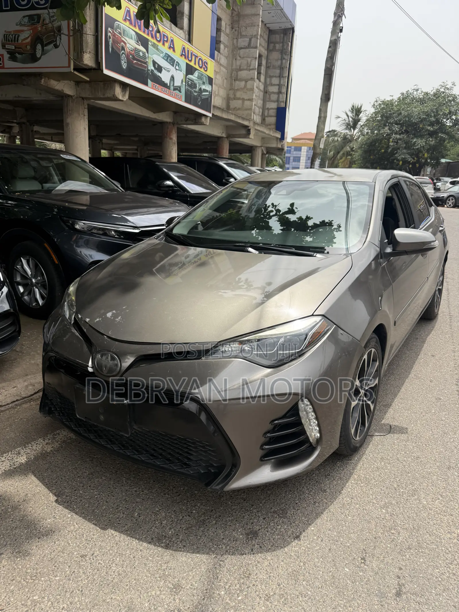 Toyota Corolla SE 4dr Sedan (1.8L 4cyl CVT) 2017 Brown