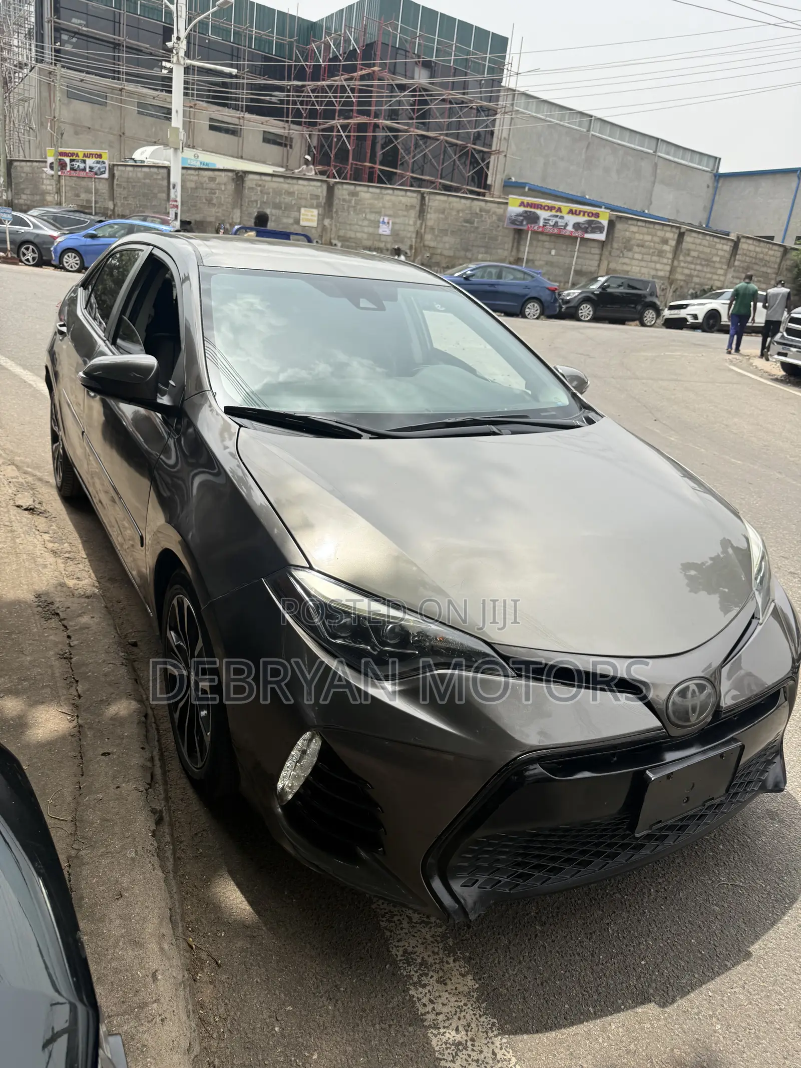 Toyota Corolla SE 4dr Sedan (1.8L 4cyl CVT) 2017 Brown