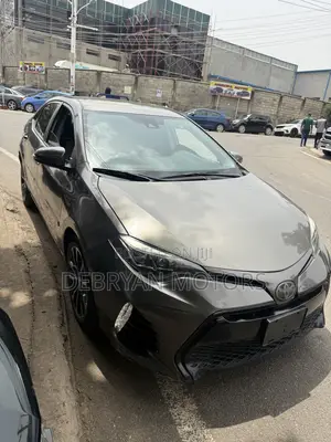 Toyota Corolla SE 4dr Sedan (1.8L 4cyl CVT) 2017 Brown