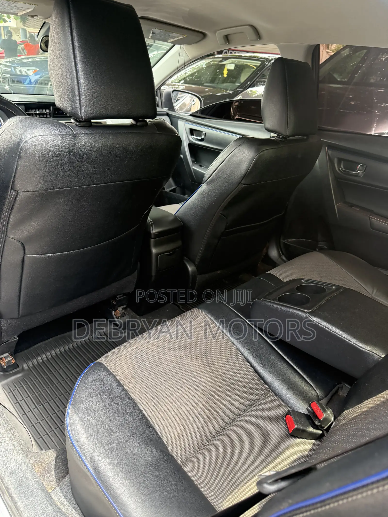 Toyota Corolla SE 4dr Sedan (1.8L 4cyl CVT) 2017 Brown