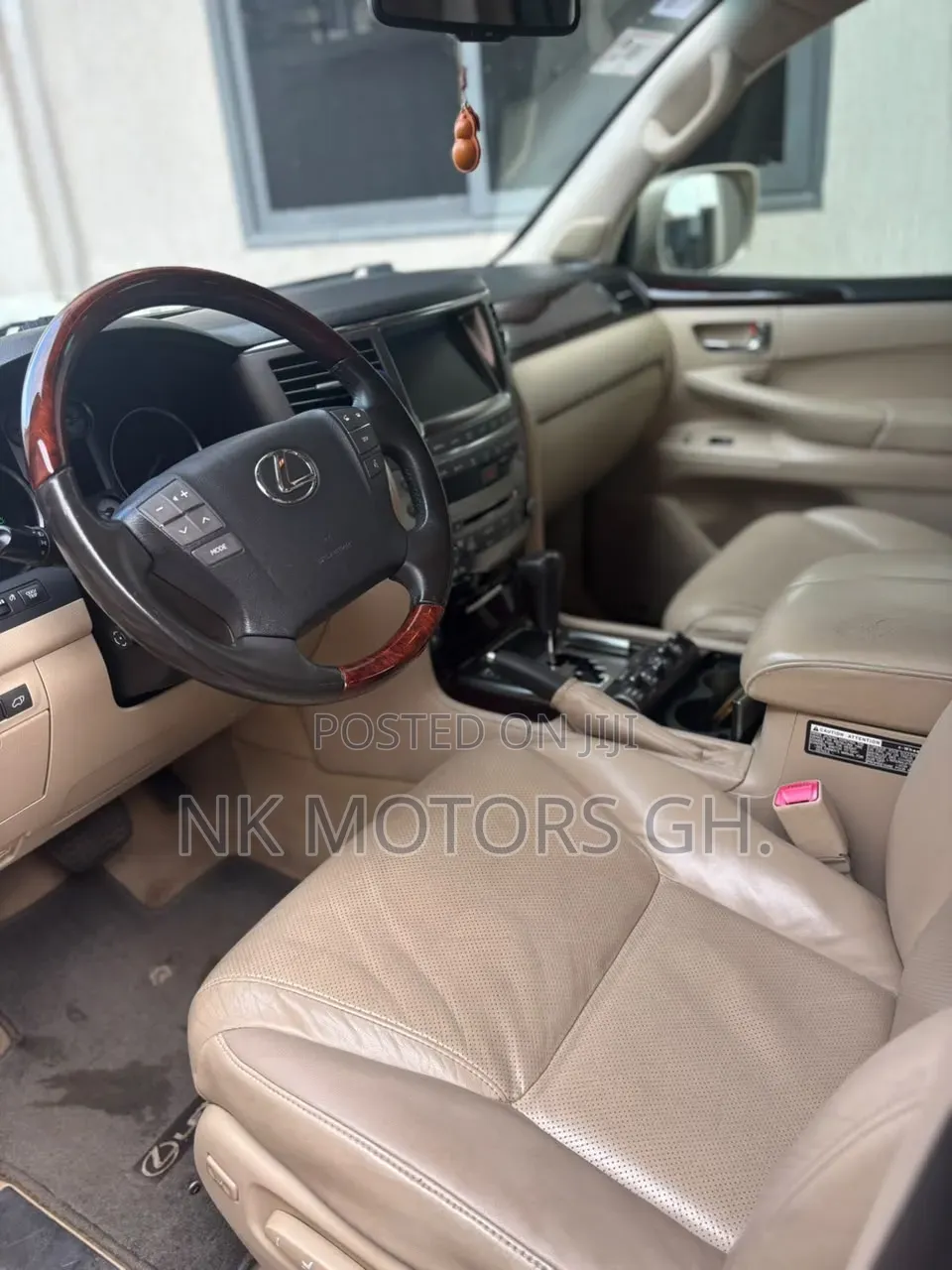 Lexus LX 570 AWD 2013 Gold