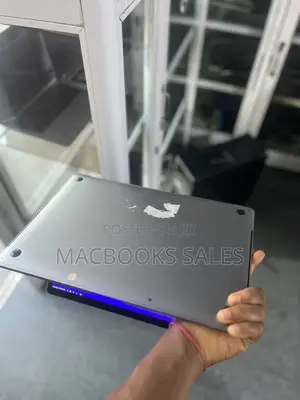 Laptop Apple MacBook Pro 2017 16GB Intel Core i7 SSD 512GB
