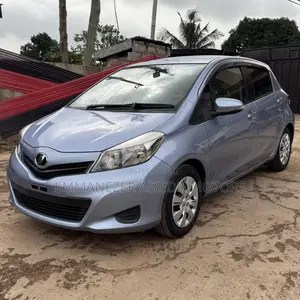 Toyota Vitz 1.3 FWD 5dr 2012 Blue