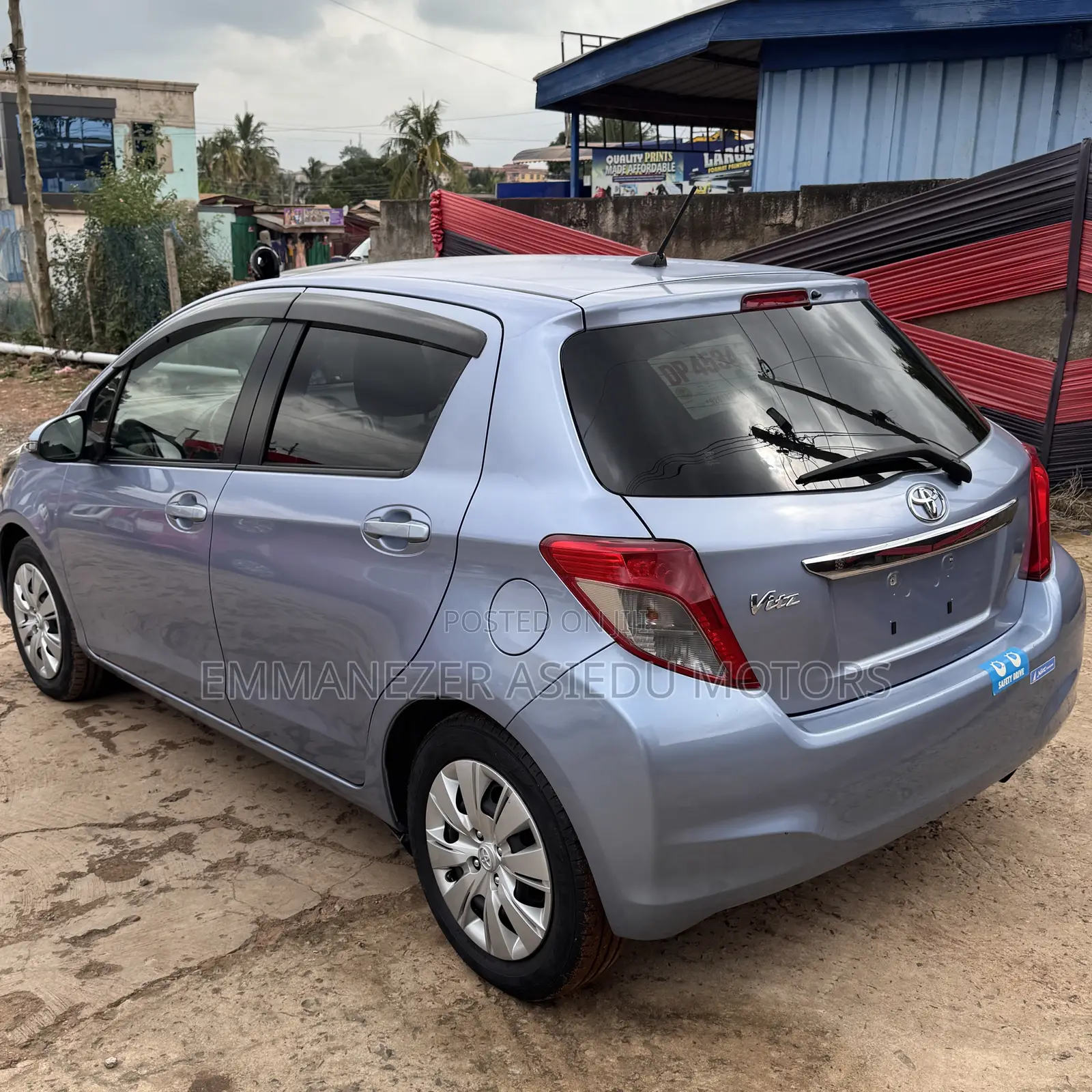 Toyota Vitz 1.3 FWD 5dr 2012 Blue